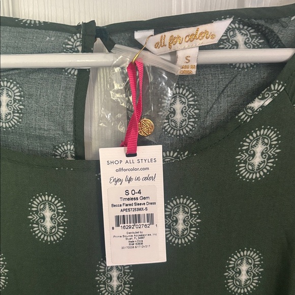 Super cute dress w/pockets size Small - Picture 3 of 6